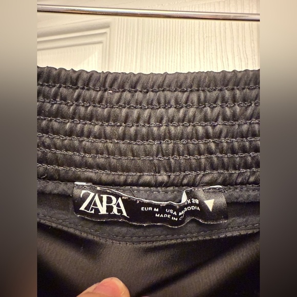Zara Womens Pants M Black High Waist Wide Leg Trousers Pleated Shiny Pull On - Picture 3 of 5